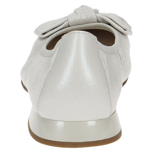 9-9-22105-20-131 Туфли женские белый Caprice 